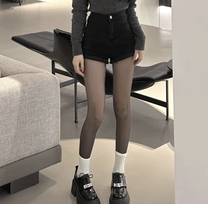 черные женские шорты,