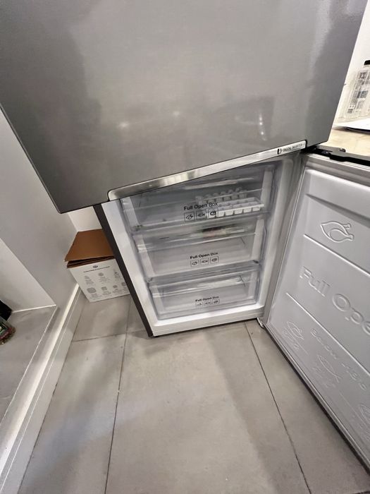 Frigider Samsung digital cu dispenser  de apa