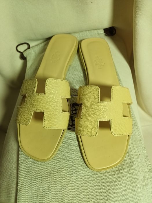 Hermès и Miu Miu чехли налични