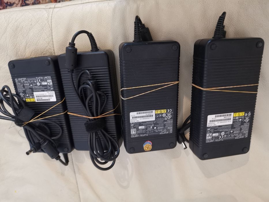 Încărcător Fujitsu 19v 11.05 A