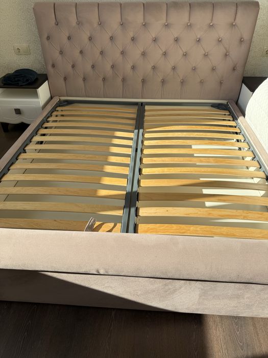 Кровать двуспальная