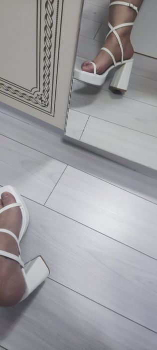 Продам женские босоножки