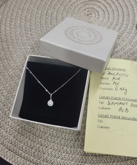 Lantisor de aur si pandantiv cu diamante