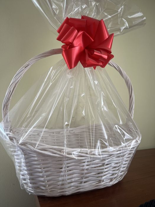 Продам корзинку белую, большая.