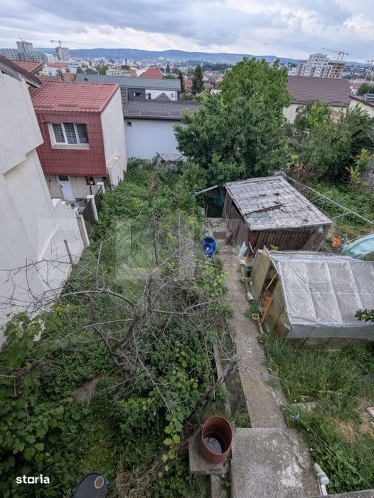 Casa impartita in 2 apartamente de 75 mp, teren 384 mp - Dambul Rotund