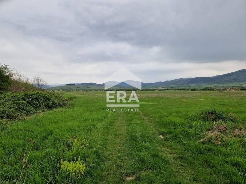 Ексклузивно!Ера Тера продава голям парцел в с. Трудовец.