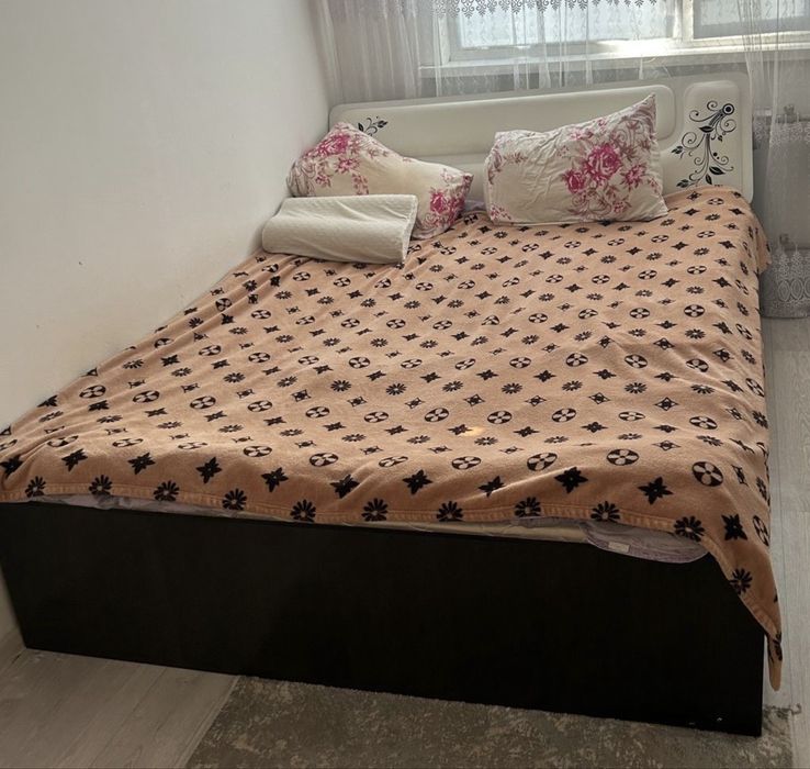 Спальный кравать