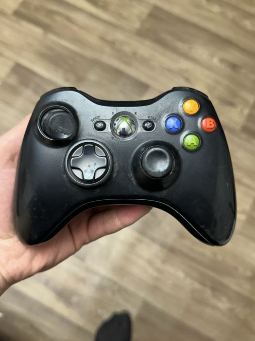 Продам XBOX 360 в хорошем состоянии