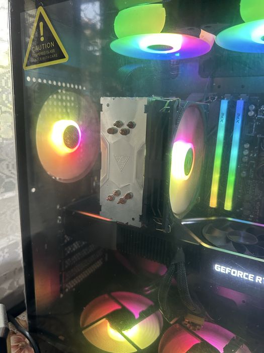 Геймърски компютър + монитор