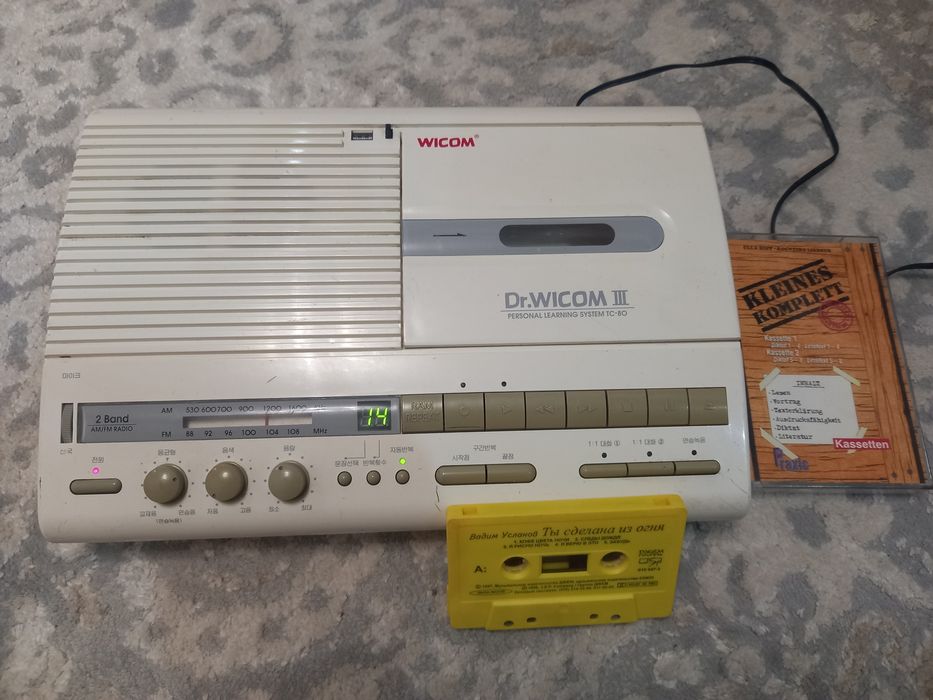 Кассетный магнитафон и радио