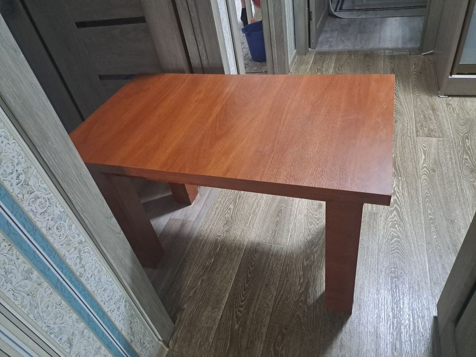 Продам стол журнальный