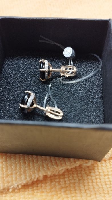 Продам золотые пуссеты.