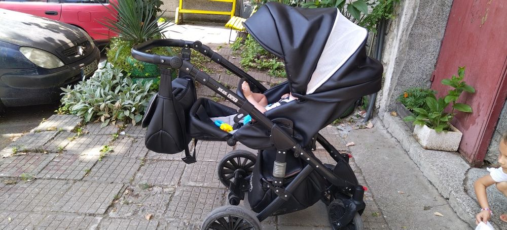 Комбинираната бебешка количка