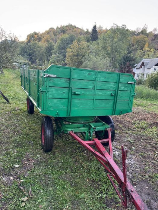 Vând două remorci agricole , ambele basculează undă ditre ele basculează stanga -dreapta