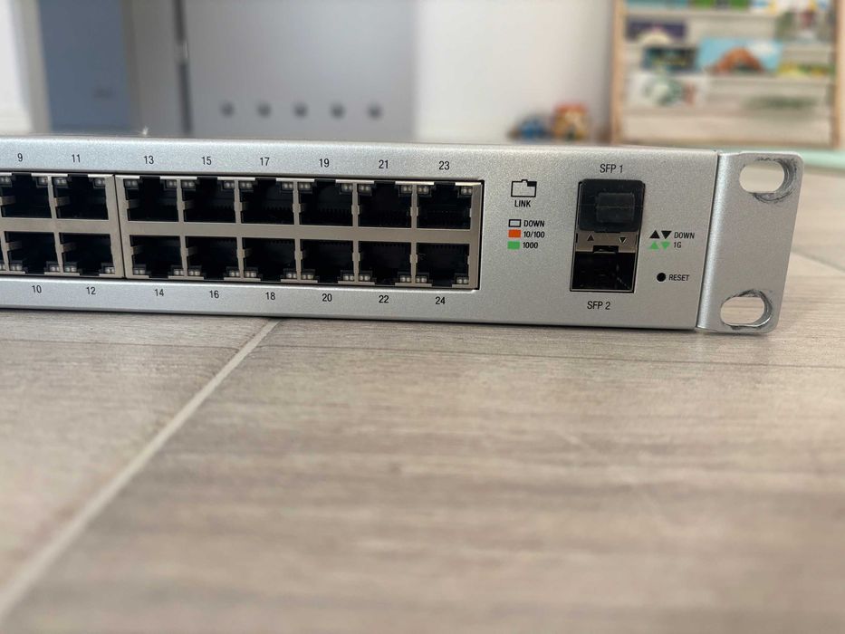 Switch Ubiquiti Unifi US-24 - Management, Layer 2, 24 porturi RJ45 gigabit, 2 porturi SPF