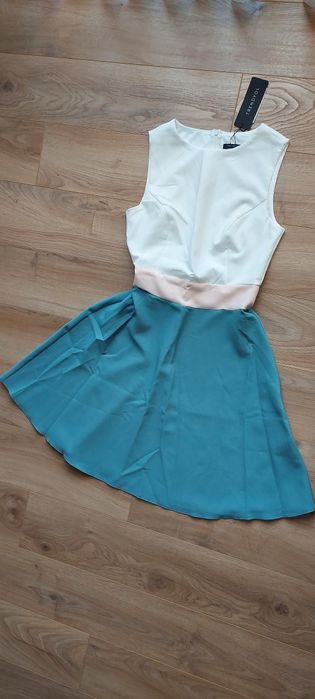 Кокетна рокля в три цвята