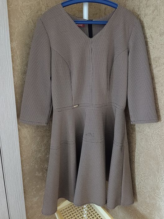 Продам женские платья б/у