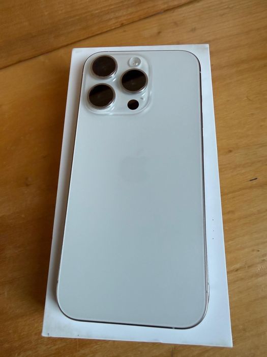 Vand iphone 15 Pro 256 gb