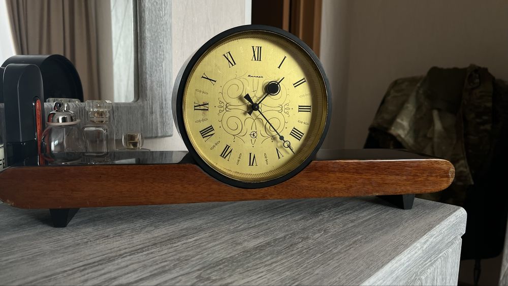 Продам настольные часы ЯНТАРЬ
