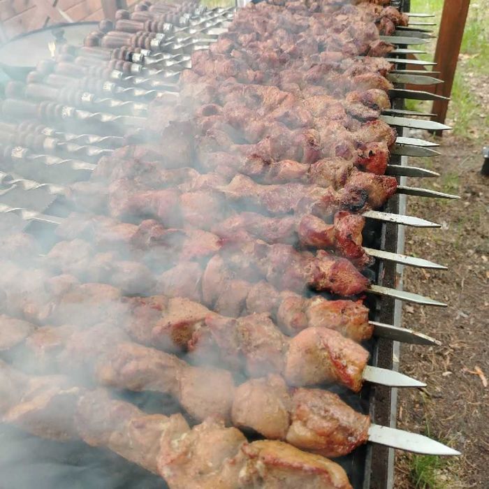 Повар шашлычник, казан.