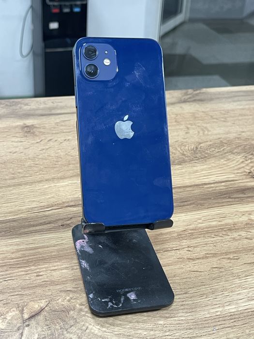 Продам айфон 12 64ГБ