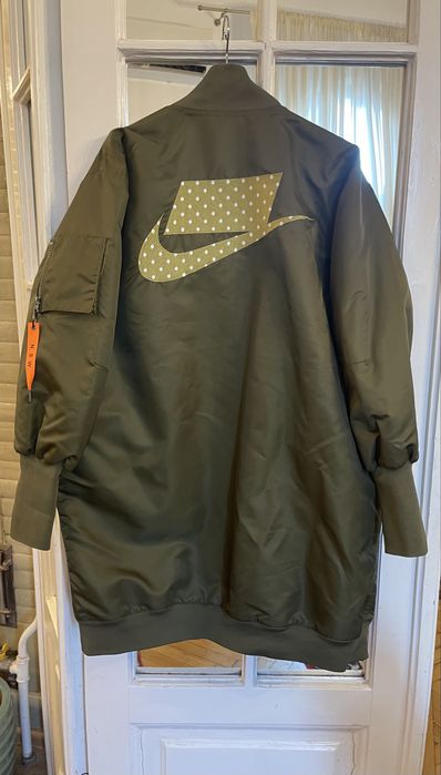 Jacheta Nike superba mărimea  L