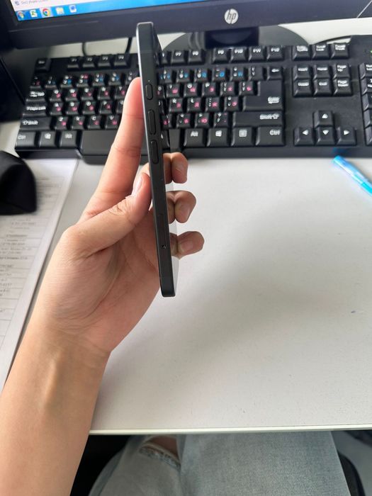 iPhone 16, черный