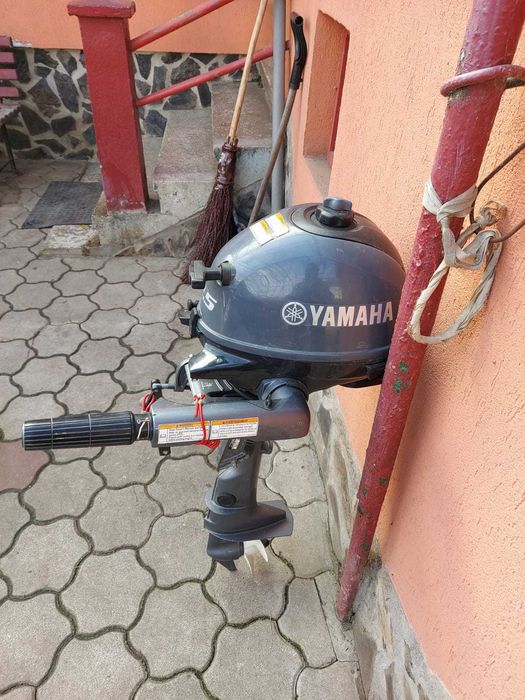 Vând motor pentru barca Yamaha