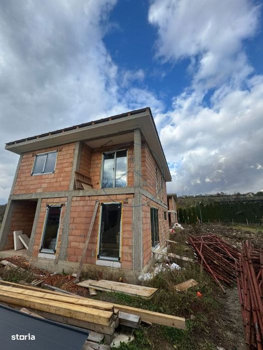 Proiect nou de case moderne P+1 – la doar 2 minute de Nasaud