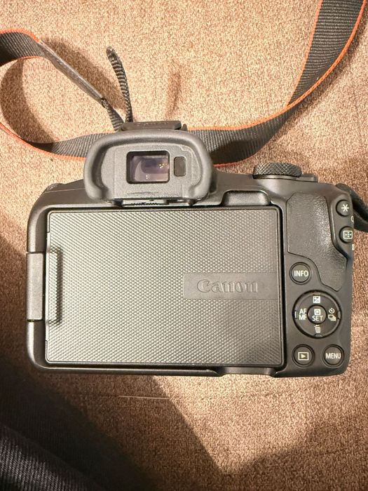 Canon R50 + Obiectiv Rf 50mm f.18 (Verificare in Bucuresti)