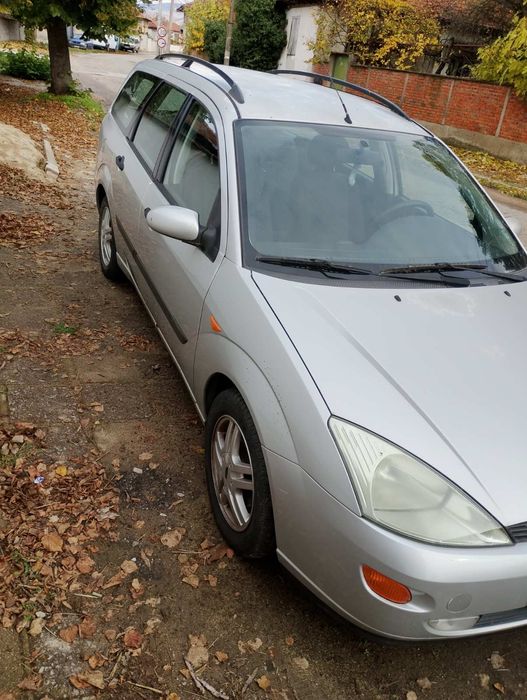 Продавам семеен автомобил