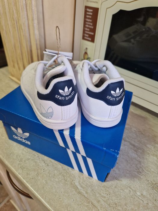 Бебешки маратонки adidas - НОВИ