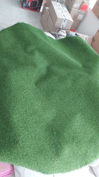 Продавам килим от изкуствена трева,кръгъл.