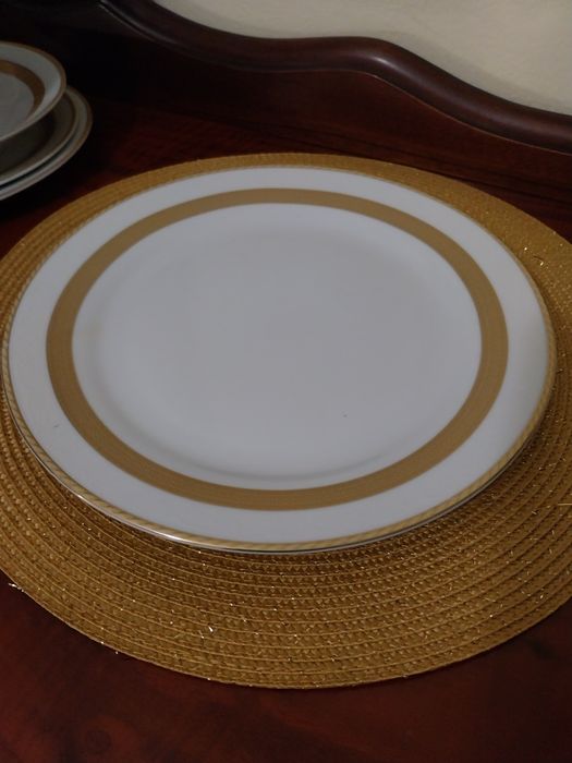 Порцеланов сервиз за хранене