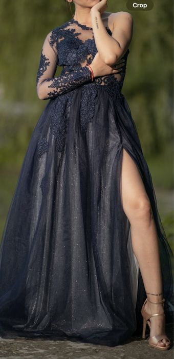 Синя бална рокля