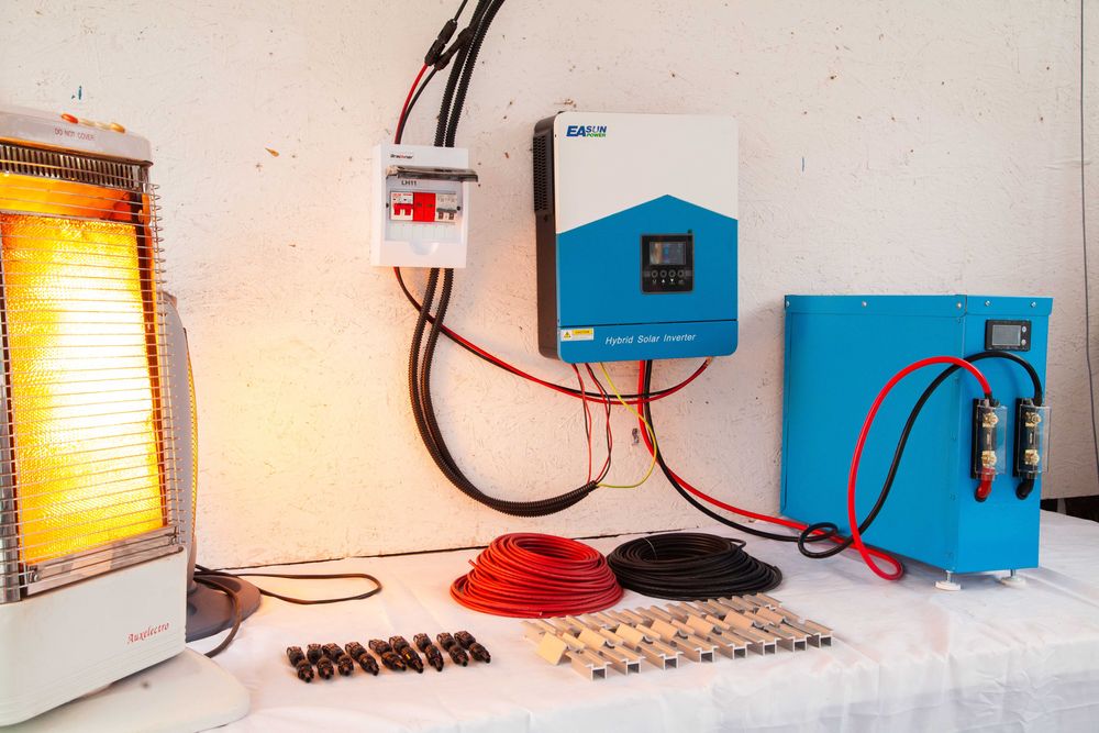 Kit sistem fotovoltaic invertor 7 KW + baterie 7 KW