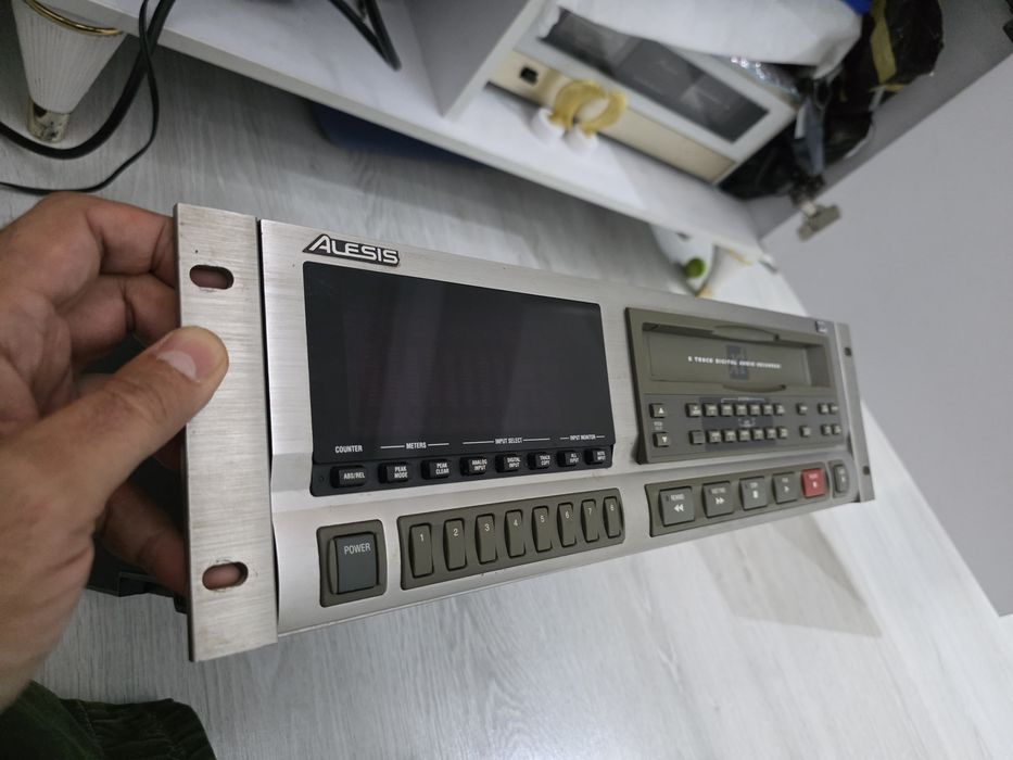 ALESIS model XT 8 каналли A-DAT видеокассетали магнитафон