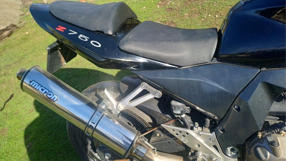 Vand Kawasaki Z750 2004 in stare buna