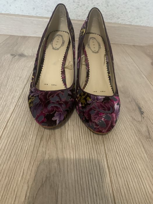 Дамски обувки на висок ток