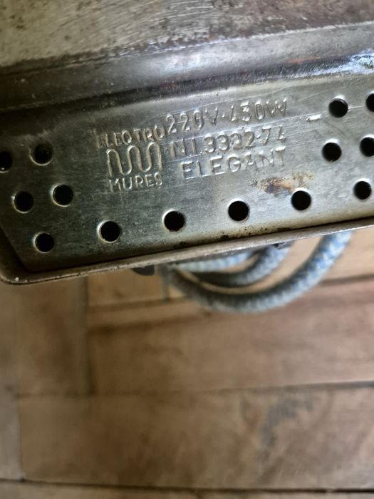 Fier de călcat vintage antichități ~ 2 bucăți