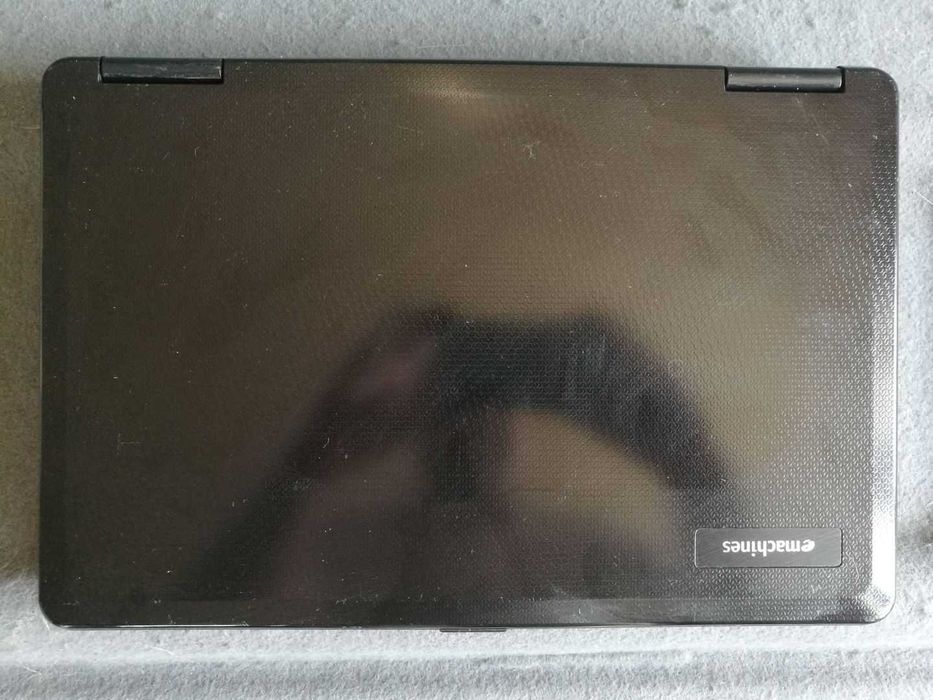 Продавам работещ лаптоп 15 инча