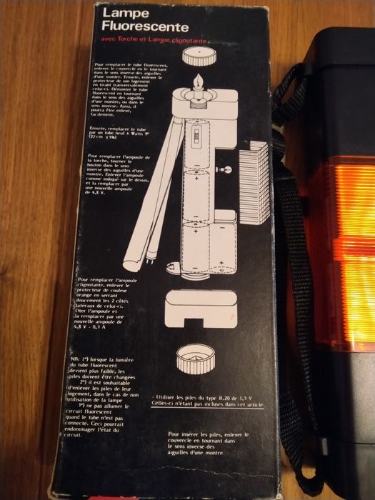 Продавам 3 в 1 - прожектор, луминесцентна лампа и сигнална червена