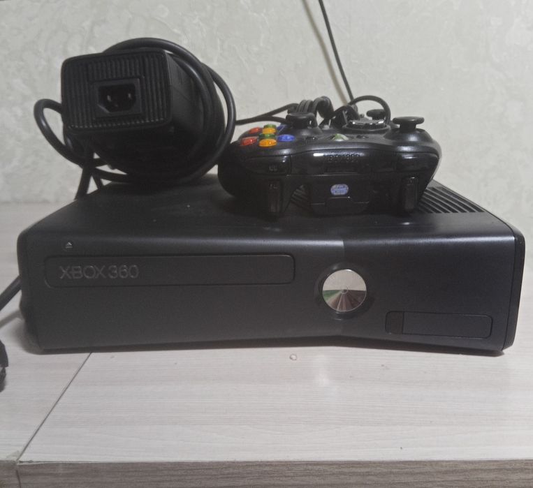 Продам Xbox 360!Есть торг!