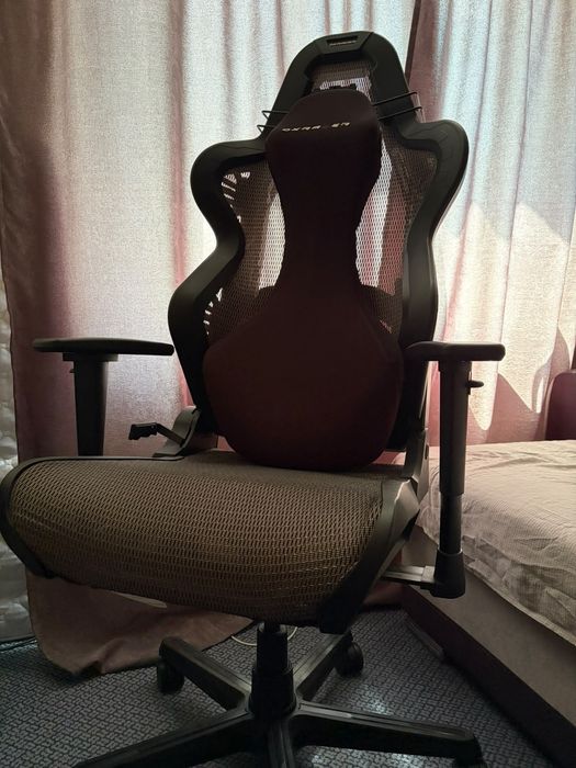 Продам игровое кресло Dxracer