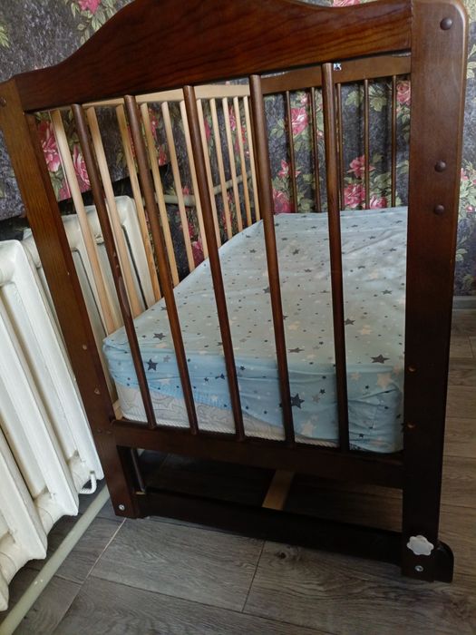 Продам детскую кроватку