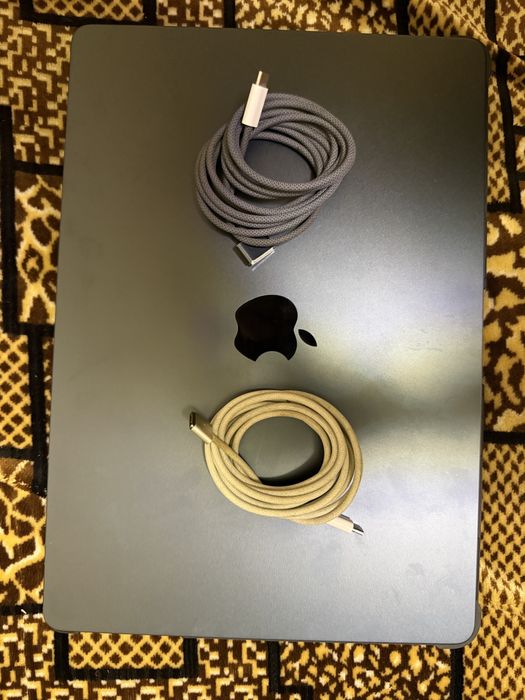 Apple Macbook 15” M3 8GB RAM 2024 256gb