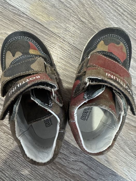 Отдам обувь для девочки бесплатно