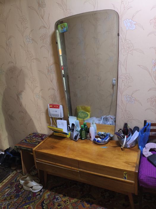 Продам б/у компьютерный стол, 2 шифоньера