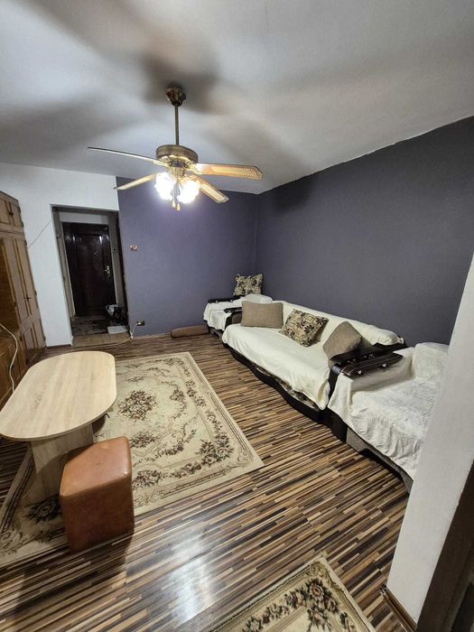 Inchiriez garsoniera