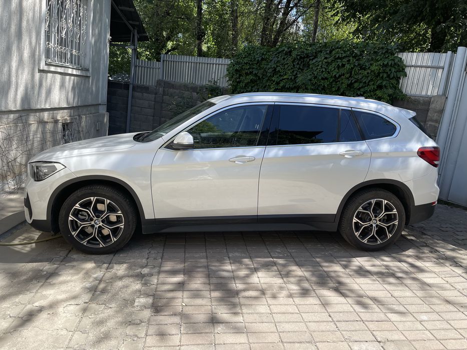 Машина BMW X1   . 2023 год .